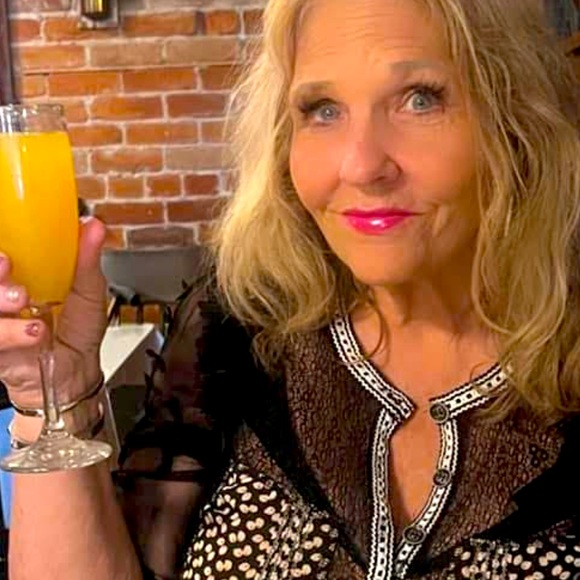 Meet your Posh Ambassador, Michelle - Picture 5 of 8